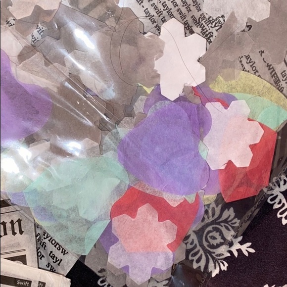 COPY - 💗❤️Taylor Swift confetti and paper💗❤️ - Picture 3 of 4